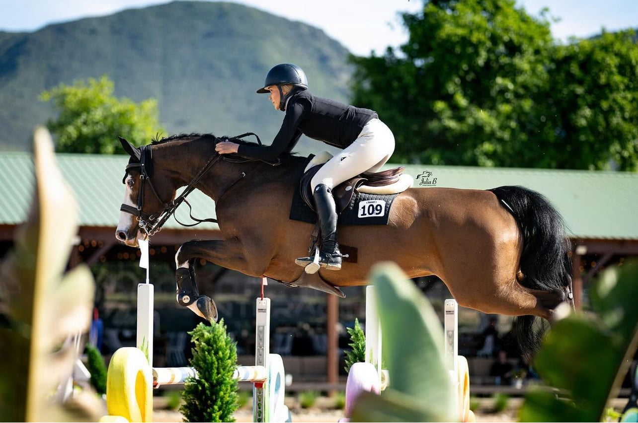 The Ergonomic Square Cut Saddle Pad - Black