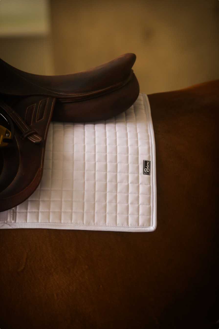 The Ergonomic Square Cut Saddle Pad - White